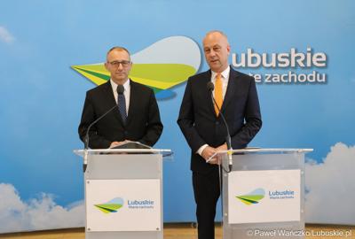 Marszałek Województwa Lubuskiego Marcin Jabłoński (z prawej) oraz Wojewoda Lubuski Marek Cebula