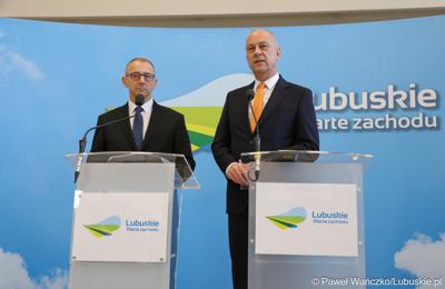 Marszałek Województwa Lubuskiego Marcin Jabłoński (z prawej) oraz Wojewoda Lubuski Marek Cebula