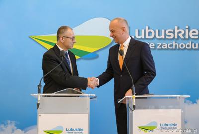 Marszałek Województwa Lubuskiego Marcin Jabłoński (z prawej) oraz Wojewoda Lubuski Marek Cebula