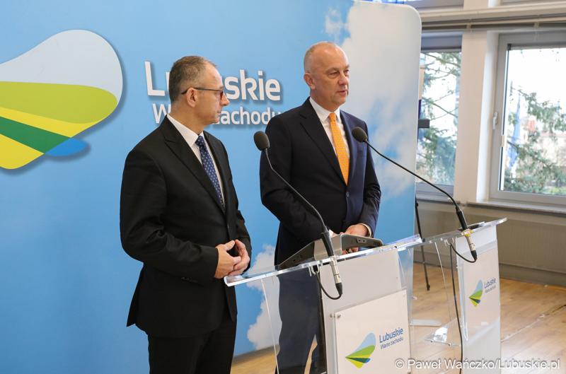 Marszałek Województwa Lubuskiego Marcin Jabłoński (z prawej) oraz Wojewoda Lubuski Marek Cebula