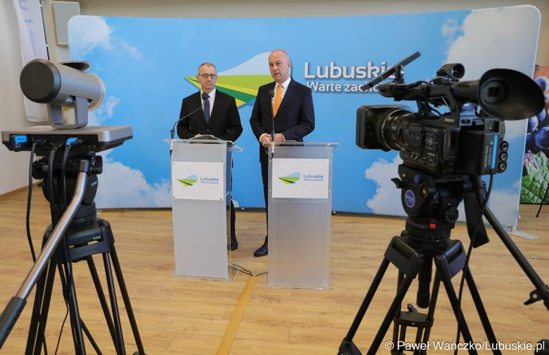 Marszałek Województwa Lubuskiego Marcin Jabłoński (z prawej) oraz Wojewoda Lubuski Marek Cebula
