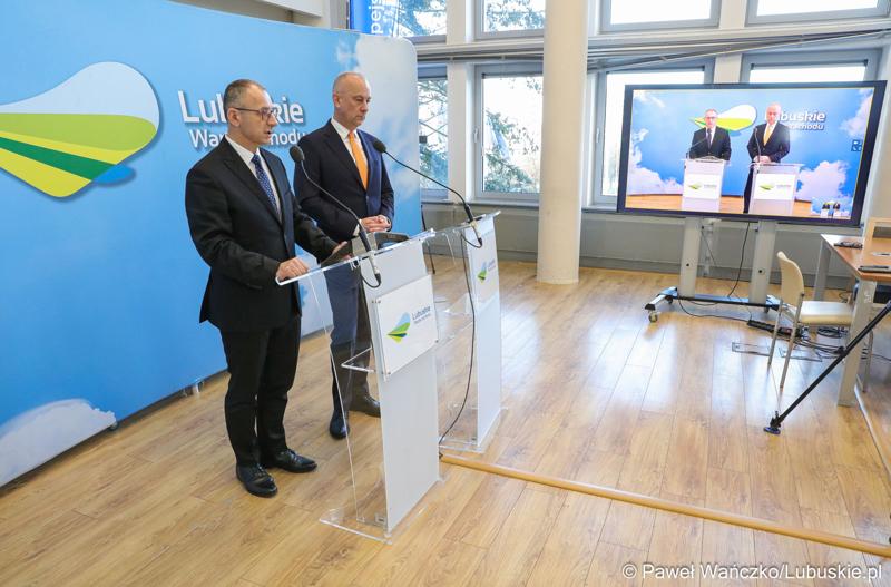 Marszałek Województwa Lubuskiego Marcin Jabłoński () oraz Wojewoda Lubuski Marek Cebula (na pierwszym planie)