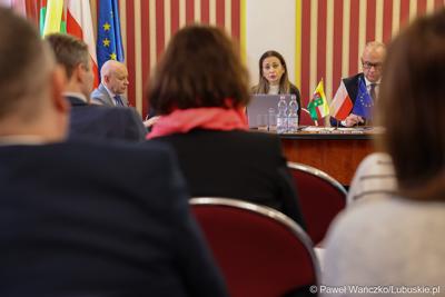 Uczestnicy spotkania ws. partnerstw samorządowych na terenie województwa lubuskiego i ich strategii terytorialnych w Lubniewicach