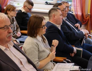 Uczestnicy spotkania ws. partnerstw samorządowych na terenie województwa lubuskiego i ich strategii terytorialnych w Lubniewicach