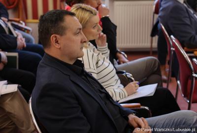 Uczestnicy spotkania ws. partnerstw samorządowych na terenie województwa lubuskiego i ich strategii terytorialnych w Lubniewicach