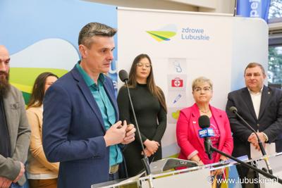 Konferencja prasowa - przemawia S. Ciemnoczołowski