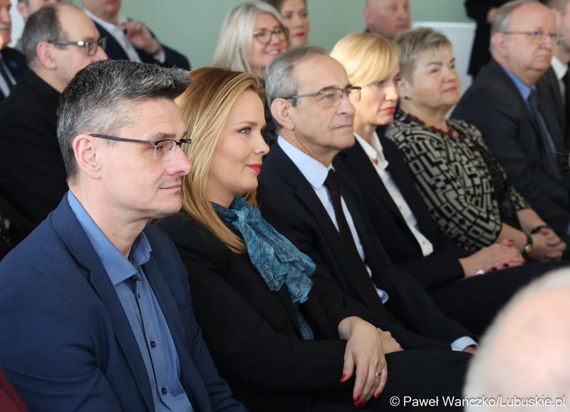 Uczestnicy uroczystego otwarcia Pawilonu Rehabilitacyjnego w Lubuskim Centrum Ortopedii w Świebodzinie