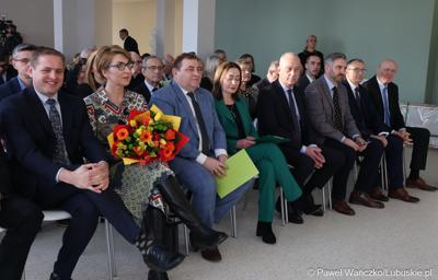 Uczestnicy uroczystego otwarcia Pawilonu Rehabilitacyjnego w Lubuskim Centrum Ortopedii w Świebodzinie