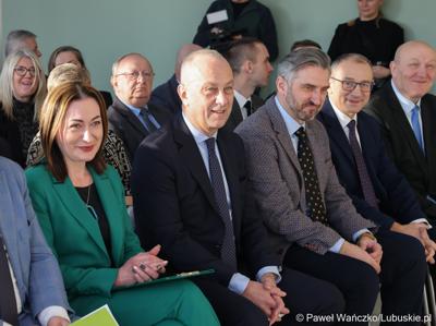 Uczestnicy uroczystego otwarcia Pawilonu Rehabilitacyjnego w Lubuskim Centrum Ortopedii w Świebodzinie
