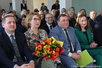 Uczestnicy uroczystego otwarcia Pawilonu Rehabilitacyjnego w Lubuskim Centrum Ortopedii w Świebodzinie