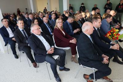 Uczestnicy uroczystego otwarcia Pawilonu Rehabilitacyjnego w Lubuskim Centrum Ortopedii w Świebodzinie