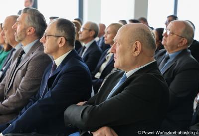 Uczestnicy uroczystego otwarcia Pawilonu Rehabilitacyjnego w Lubuskim Centrum Ortopedii w Świebodzinie