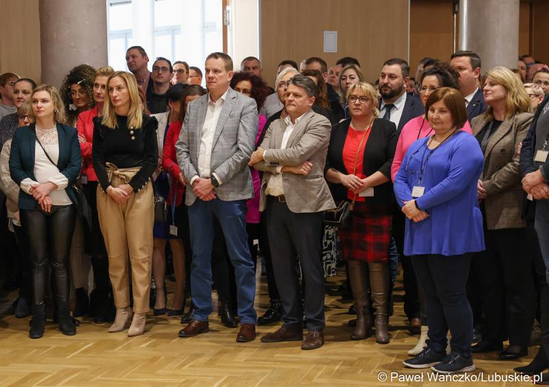 Pracownicy urzędu marszałkowskiego podczas spotkania noworocznego z Zarządem Województwa Lubuskiego