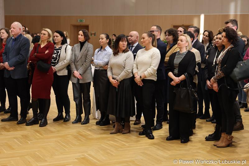 Pracownicy urzędu marszałkowskiego podczas spotkania noworocznego z Zarządem Województwa Lubuskiego