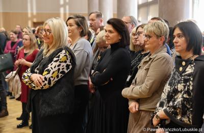 Pracownicy urzędu marszałkowskiego podczas spotkania noworocznego z Zarządem Województwa Lubuskiego
