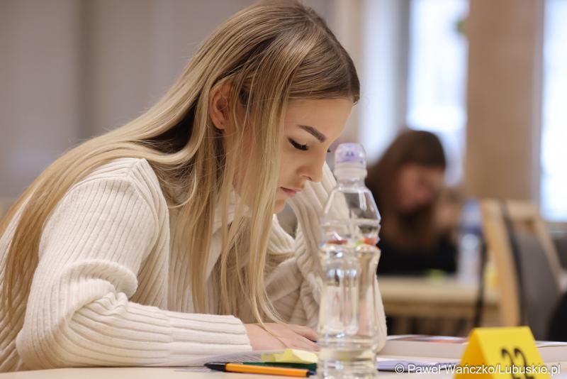 Uczestniczka zawodów okręgowych XXXVII Olimpiady Wiedzy Ekonomicznej w Urzeędzie Marszałkowskim Województwa Lubuskiego w Zielonej Górze