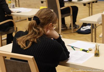 Uczestniczka zawodów okręgowych XXXVII Olimpiady Wiedzy Ekonomicznej w Urzeędzie Marszałkowskim Województwa Lubuskiego w Zielonej Górze 