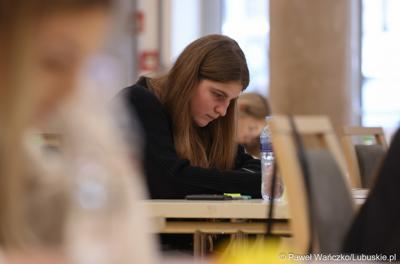 Uczestniczka zawodów okręgowych XXXVII Olimpiady Wiedzy Ekonomicznej w Urzeędzie Marszałkowskim Województwa Lubuskiego w Zielonej Górze 