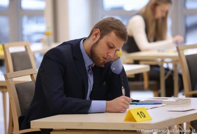 Uczestniczk zawodów okręgowych XXXVII Olimpiady Wiedzy Ekonomicznej w Urzeędzie Marszałkowskim Województwa Lubuskiego w Zielonej Górze 