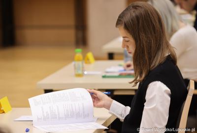 Uczestniczka zawodów okręgowych XXXVII Olimpiady Wiedzy Ekonomicznej w Urzeędzie Marszałkowskim Województwa Lubuskiego w Zielonej Górze 