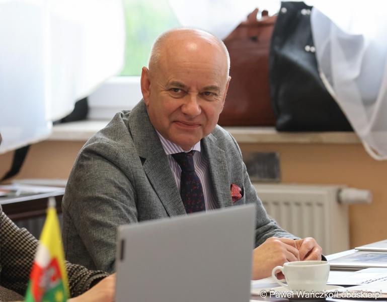 Uczestnicy  spotkania Partnerstwa „Razem dla wspólnego rozwoju: Trzciel, Pszczew, Szczaniec, Zbąszynek, Babimost, Kargowa, Trzebiechów, Bojadła, Przytoczna” w Lutolu Mokrym