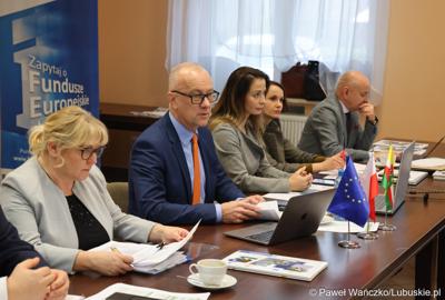 Uczestnicy  spotkania Partnerstwa „Razem dla wspólnego rozwoju: Trzciel, Pszczew, Szczaniec, Zbąszynek, Babimost, Kargowa, Trzebiechów, Bojadła, Przytoczna” w Lutolu Mokrym 
