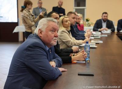Uczestnicy  spotkania Partnerstwa „Razem dla wspólnego rozwoju: Trzciel, Pszczew, Szczaniec, Zbąszynek, Babimost, Kargowa, Trzebiechów, Bojadła, Przytoczna” w Lutolu Mokrym 