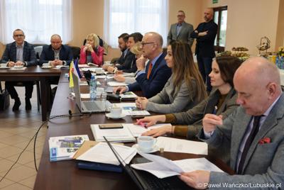 Uczestnicy  spotkania Partnerstwa „Razem dla wspólnego rozwoju: Trzciel, Pszczew, Szczaniec, Zbąszynek, Babimost, Kargowa, Trzebiechów, Bojadła, Przytoczna” w Lutolu Mokrym 