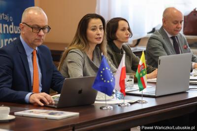 Uczestnicy  spotkania Partnerstwa „Razem dla wspólnego rozwoju: Trzciel, Pszczew, Szczaniec, Zbąszynek, Babimost, Kargowa, Trzebiechów, Bojadła, Przytoczna” w Lutolu Mokrym 
