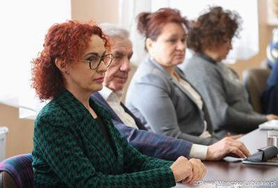 Uczestnicy  spotkania Partnerstwa „Razem dla wspólnego rozwoju: Trzciel, Pszczew, Szczaniec, Zbąszynek, Babimost, Kargowa, Trzebiechów, Bojadła, Przytoczna” w Lutolu Mokrym 