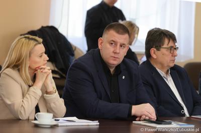 Uczestnicy  spotkania Partnerstwa „Razem dla wspólnego rozwoju: Trzciel, Pszczew, Szczaniec, Zbąszynek, Babimost, Kargowa, Trzebiechów, Bojadła, Przytoczna” w Lutolu Mokrym 