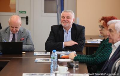 Uczestnicy  spotkania Partnerstwa „Razem dla wspólnego rozwoju: Trzciel, Pszczew, Szczaniec, Zbąszynek, Babimost, Kargowa, Trzebiechów, Bojadła, Przytoczna” w Lutolu Mokrym 