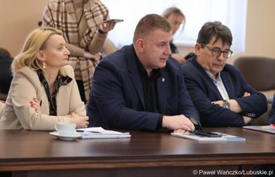 Uczestnicy  spotkania Partnerstwa „Razem dla wspólnego rozwoju: Trzciel, Pszczew, Szczaniec, Zbąszynek, Babimost, Kargowa, Trzebiechów, Bojadła, Przytoczna” w Lutolu Mokrym 
