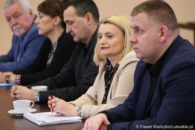 Uczestnicy  spotkania Partnerstwa „Razem dla wspólnego rozwoju: Trzciel, Pszczew, Szczaniec, Zbąszynek, Babimost, Kargowa, Trzebiechów, Bojadła, Przytoczna” w Lutolu Mokrym 