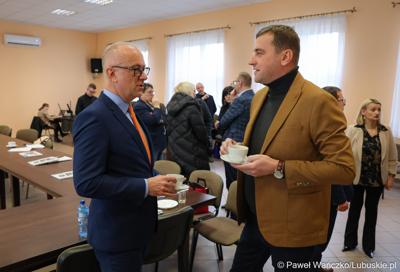 Uczestnicy  spotkania Partnerstwa „Razem dla wspólnego rozwoju: Trzciel, Pszczew, Szczaniec, Zbąszynek, Babimost, Kargowa, Trzebiechów, Bojadła, Przytoczna” w Lutolu Mokrym 