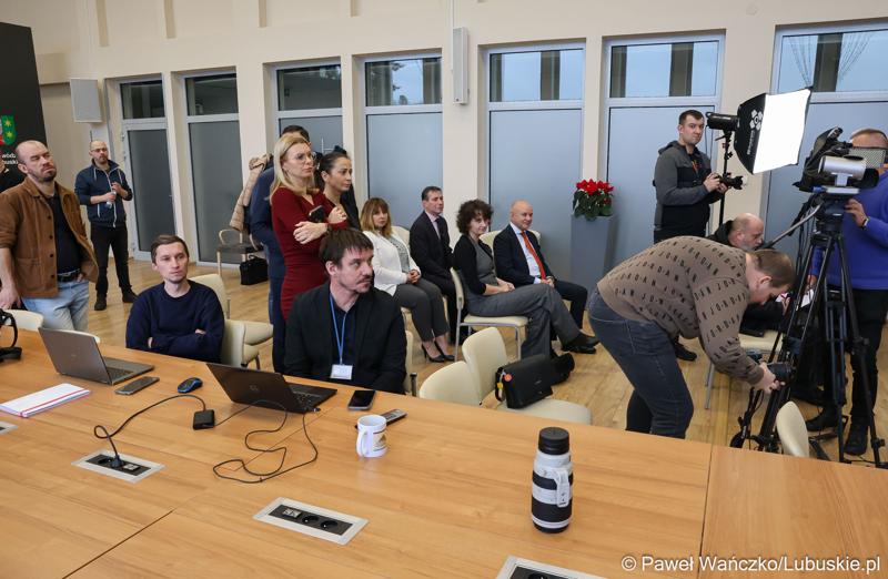 Uczestnicy konferencji prasowej w urzędzie marszałkowskim w Zielonej Górze