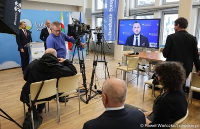 Uczestnicy konferencji prasowej w urzędzie marszałkowskim w Zielonej Górze
