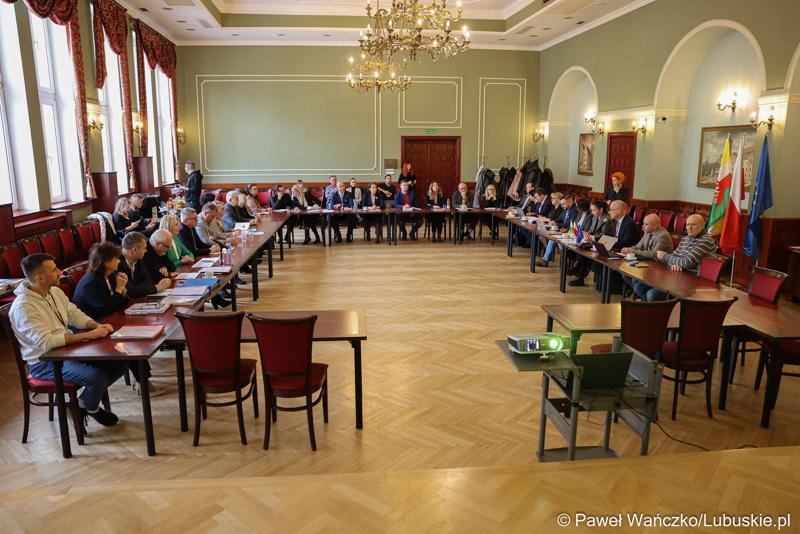 Spotkanie Instytucji Zarządzającej programem Fundusze Europejskie dla Lubuskiego 2021-2027 z ZIT i Partnerstwami Jednostek Samorządu Terytorialnego ws Żarach