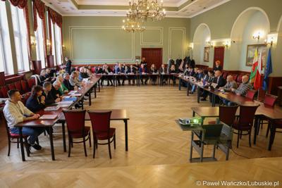 Spotkanie Instytucji Zarządzającej programem Fundusze Europejskie dla Lubuskiego 2021-2027 z ZIT i Partnerstwami Jednostek Samorządu Terytorialnego ws Żarach 