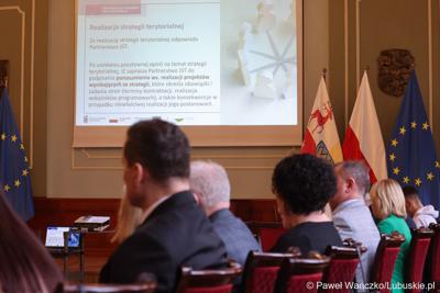Spotkanie Instytucji Zarządzającej programem Fundusze Europejskie dla Lubuskiego 2021-2027 z ZIT i Partnerstwami Jednostek Samorządu Terytorialnego ws Żarach 