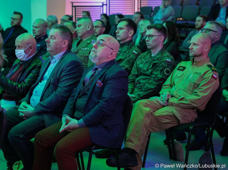 Uczestnicy podsumowania unijnego projektu, dzięki któremu zrewitalizowano centrum Sulęcina