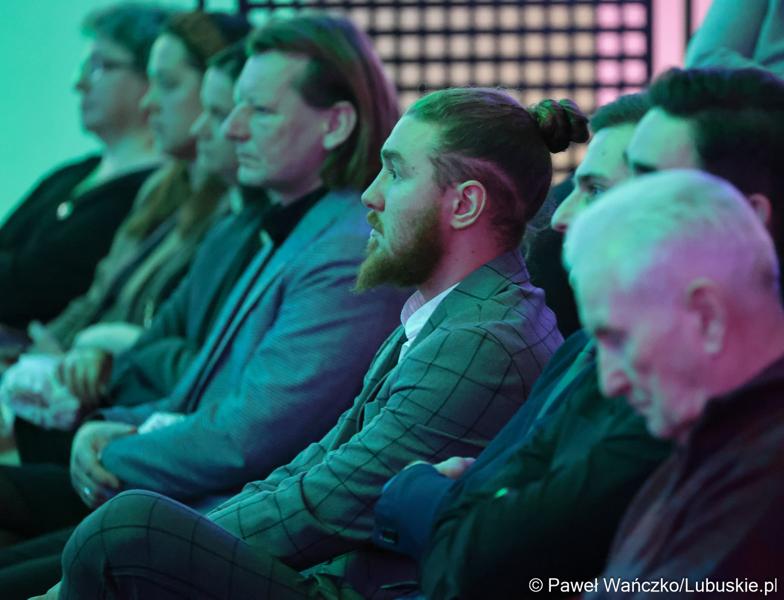 Uczestnicy podsumowania unijnego projektu, dzięki któremu zrewitalizowano centrum Sulęcina