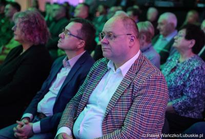 Uczestnicy podsumowania unijnego projektu, dzięki któremu zrewitalizowano centrum Sulęcina