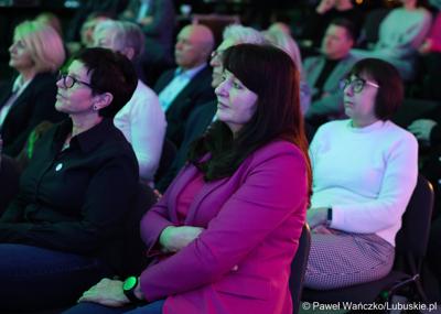 Uczestnicy podsumowania unijnego projektu, dzięki któremu zrewitalizowano centrum Sulęcina