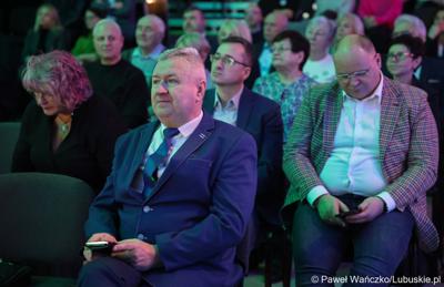 Uczestnicy podsumowania unijnego projektu, dzięki któremu zrewitalizowano centrum Sulęcina