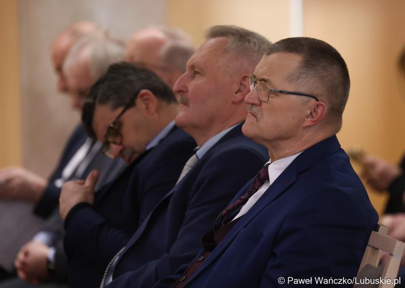Uczestnicy piątkowego (19 stycznia 2023 r.) spotkania ws. projektu aktualizacji Strategii Rozwoju Województwa Lubuskiego 2030 w urzędzie marszałkowskim