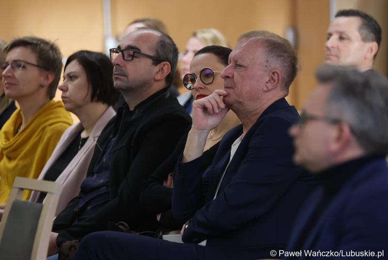 Uczestnicy piątkowego (19 stycznia 2023 r.) spotkania ws. projektu aktualizacji Strategii Rozwoju Województwa Lubuskiego 2030 w urzędzie marszałkowskim