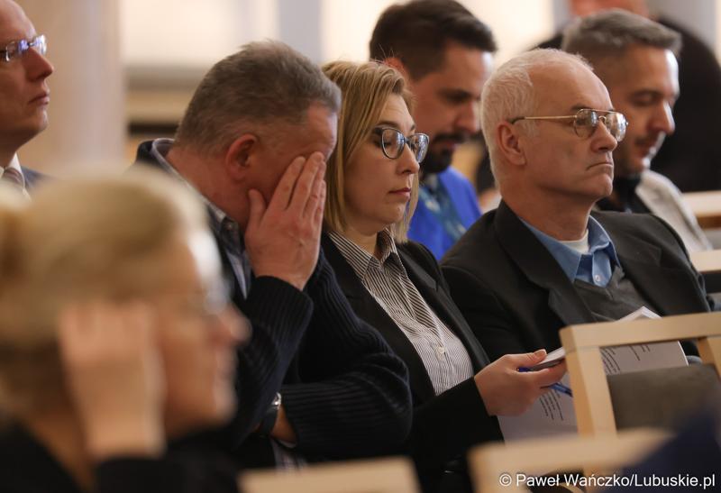 Uczestnicy piątkowego (19 stycznia 2023 r.) spotkania ws. projektu aktualizacji Strategii Rozwoju Województwa Lubuskiego 2030 w urzędzie marszałkowskim