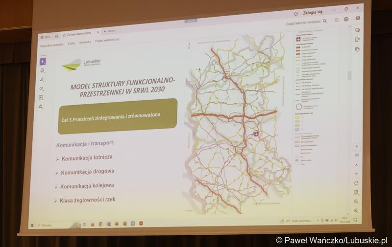 Uczestnicy piątkowego (19 stycznia 2023 r.) spotkania ws. projektu aktualizacji Strategii Rozwoju Województwa Lubuskiego 2030 w urzędzie marszałkowskim