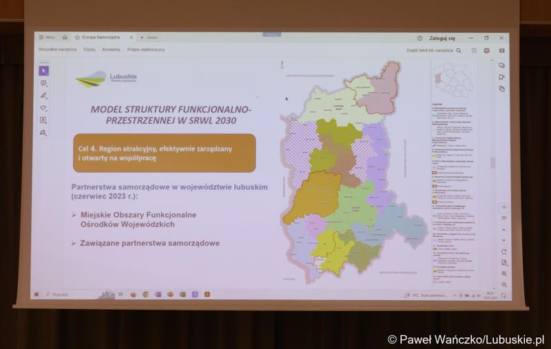 Uczestnicy piątkowego (19 stycznia 2023 r.) spotkania ws. projektu aktualizacji Strategii Rozwoju Województwa Lubuskiego 2030 w urzędzie marszałkowskim
